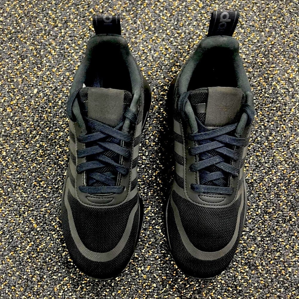 Adidas 'Multix' H04479 - Core Black/Carbon